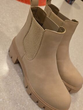 Vepose Women's 9607 Chelsea Ankle Boots Pull-On Booties for Women - 7  beige